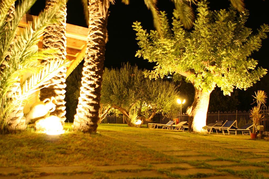Villaggio Garden Park มารีนาดีกาเมโรตา ภายนอก รูปภาพ